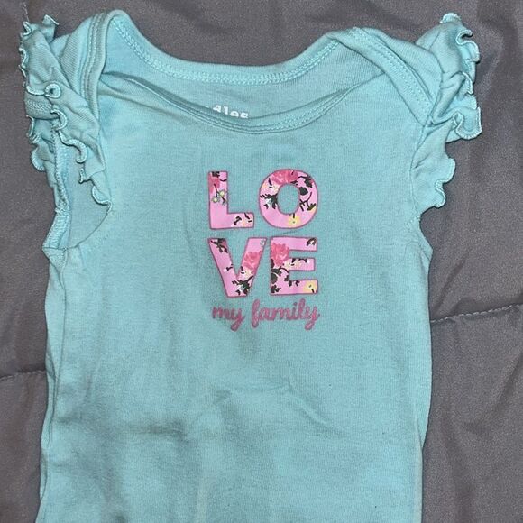 6-9m Children’s place 5 piece flower set - Picture 2 of 6